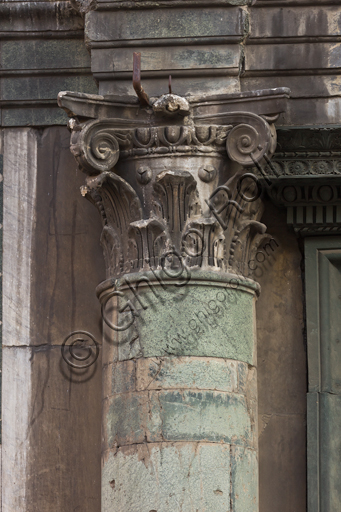 Florence, the Baptistery of St. John, exterior, the Southern façade in Carrara white marble and green Prato marble: detail of a column with capital.