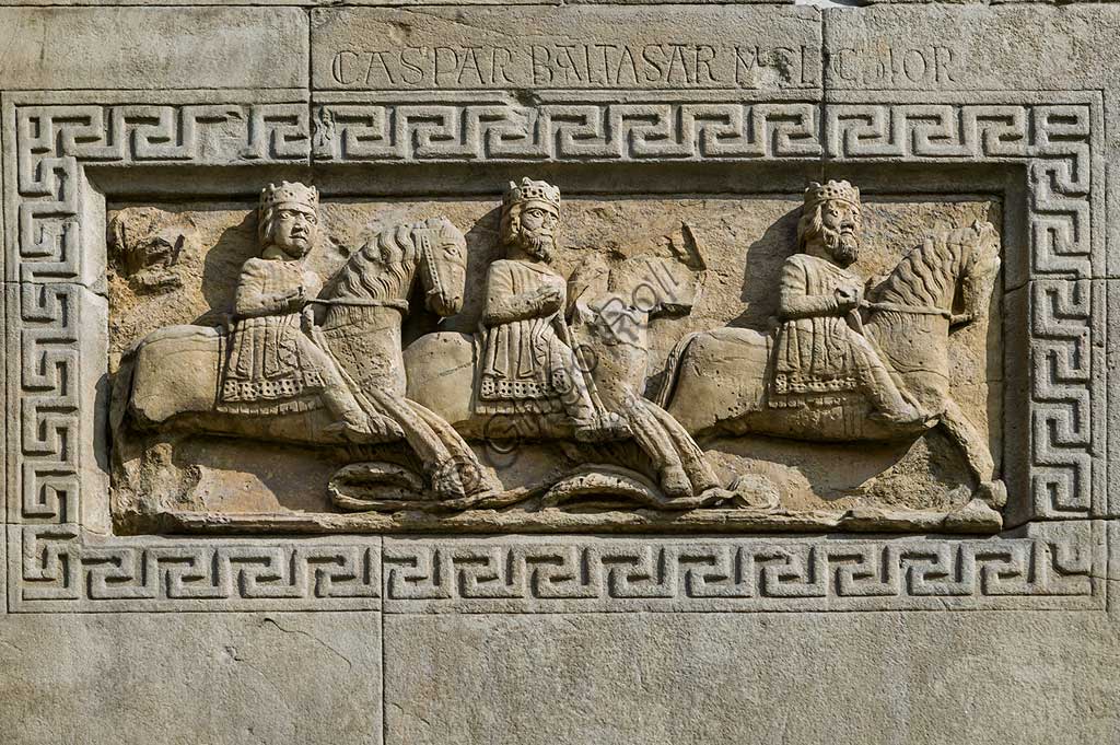 Fidenza, Duomo (St. Donnino Cathedral), Façade: the bas-relief with "Procession of the Magi on horseback". Work by Benedetto Antelami and his workshop.