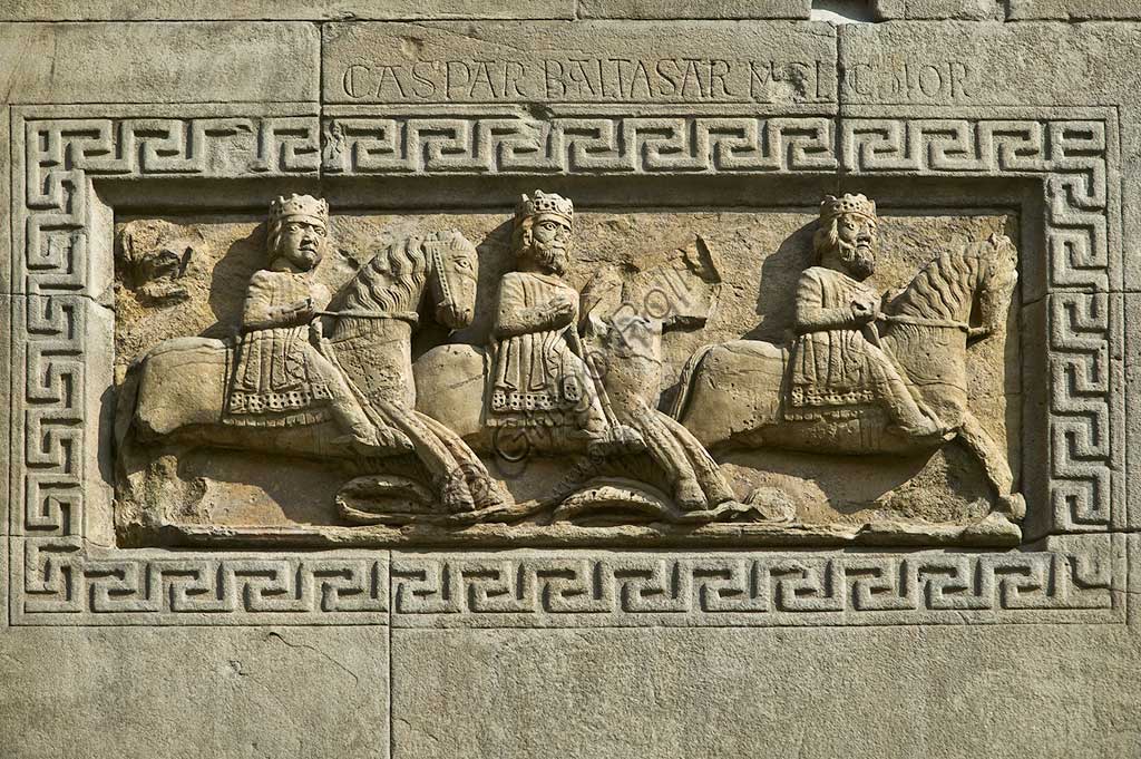 Fidenza, Duomo (St. Donnino Cathedral), Façade: the bas-relief with "Procession of the Magi on horseback". Work by Benedetto Antelami and his workshop.