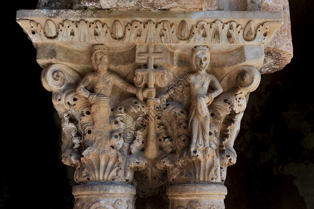  Monreale, Duomo, the cloister of the Benedectine monastery (XII century): the Northern side of capital N1 (Costantine and his mother Helen. At the centre, the Lorraine Cross, the real Cross).