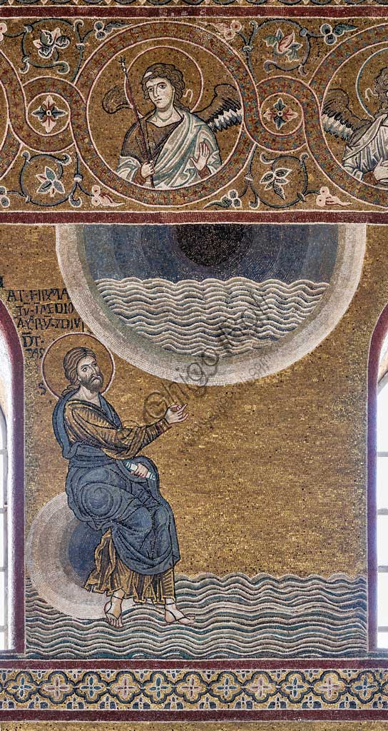 Monreale, Duomo: "Creazione del cielo e del mare", Ciclo del Vecchio Testamento - La Creazione, mosaico bizantino, XII - XIII sec.Iscrizione latina: "FECIT FIRMAMENTUM IN MEDIO AQUARUM ET DIVIDAT AQUAS AB AQUIS".