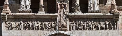  Cremona, Duomo (Cathedral), facade, loggia over the Portal: Madonna with Infant Jesus between Saint Omobono e Imerio Bishop; marble frieze representing the months (1120-1230). The statue under the Virgin Mary represents Bishop Sicardo.