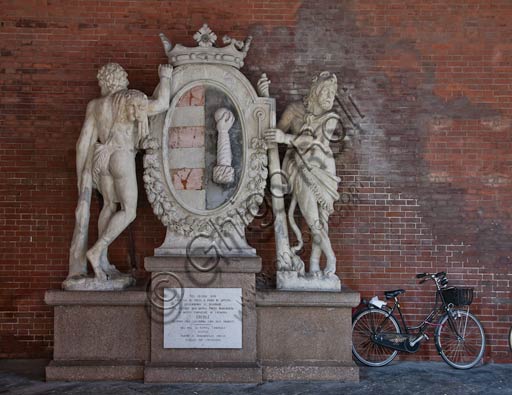  Cremona, Loggia dei Militi Porch: the town emblem with the statue of Hercules. 