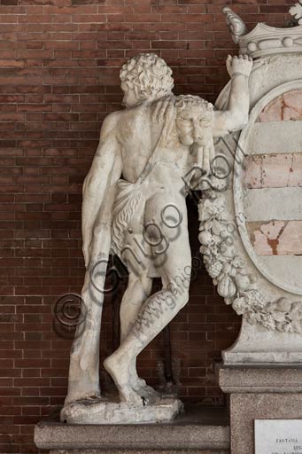  Cremona, Loggia dei Militi Porch: the town emblem with the statue of Hercules. 