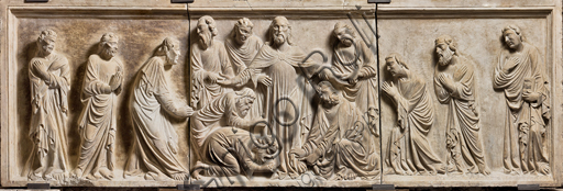 Genova, Museo Diocesano: monumento funerario del cardinale Luca Fieschi. È opera di della scuola di Giovanni di Balduccio da Pisa, 1336 circa. Particolare con Cristo e gli Apostoli.