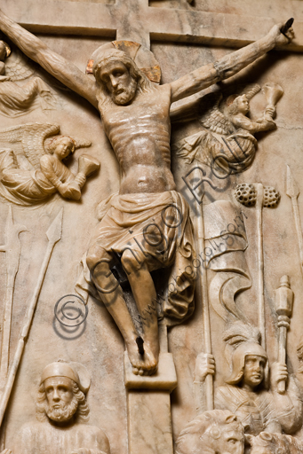 Genova, Duomo (Cattedrale di S. Lorenzo), interno, navata meridionale, parete meridionale: "Crocifissione" (1443) dal Monumento funebre di Girolamo Calvi, di artista lombardo della bottega Gagini.Particolare.