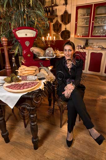 Pavia, Ristorante "Il Cupolone": la titolare Annemarie Carini che, col marito Fabio, gestisce il locale.