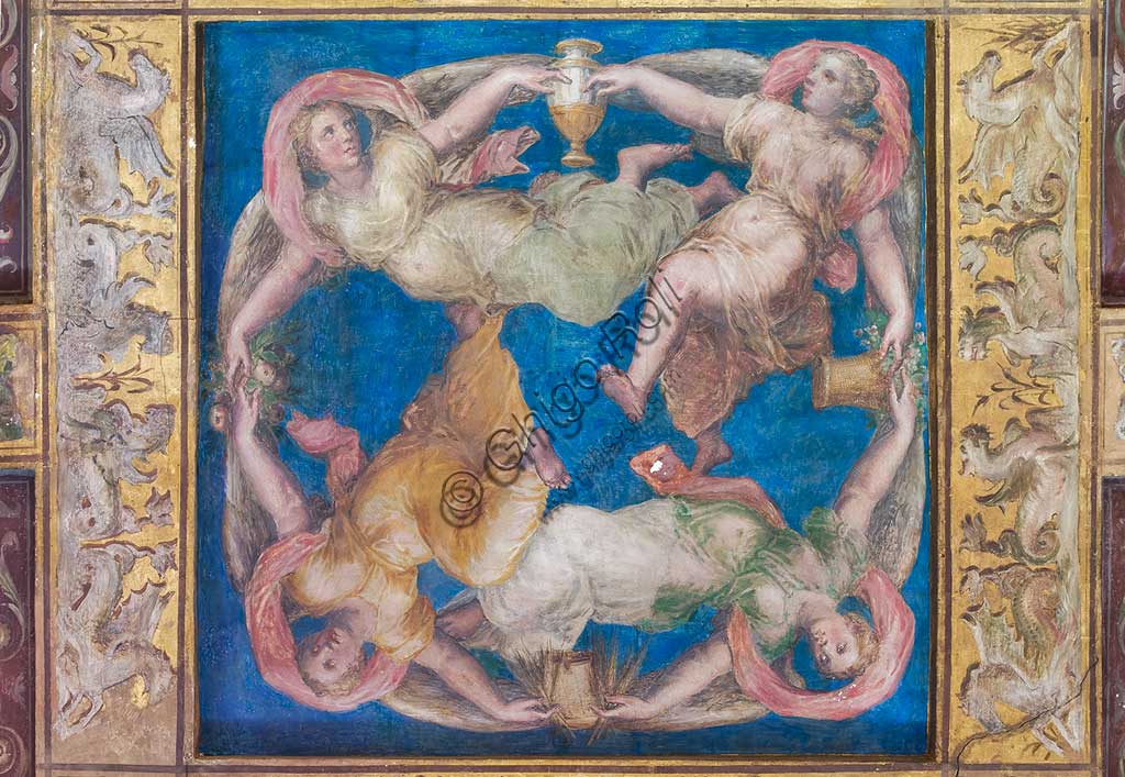 Ferrara, Castello Estense (detto anche Castello di San Michele): particolare del soffitto della sala dei Giochi, "La danza delle Stagioni". Gli affreschi sono su progetto e disegni di Pirro Ligorio.