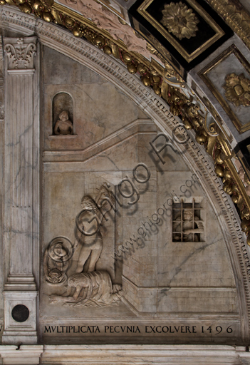 Genova, Duomo (Cattedrale di S. Lorenzo),  Cappella di San Giovanni, parete Ovest: "Decollazione del Battista", particolare della lunetta con scene dalla vita di San Giovanni Battista;  bassorilievo (stiacciato) in marmo. La lunetta fu realizzata nel 1496 da Giovanni d’Aria con la collaborazione dei fratelli Michele e Bonino.