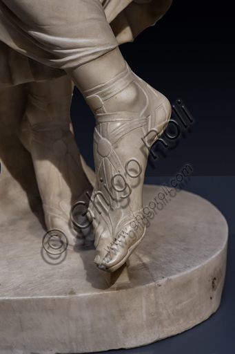 "Tersicore danzante (Danzatrice)", 1820, di Gaetano Matteo Monti (1776 - 1847), marmo.  Particolare dei piedi.