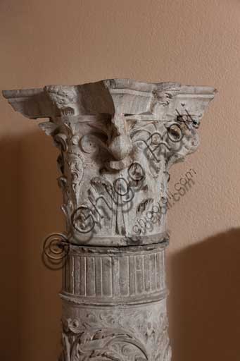 Palermo, Palazzo Reale o Palazzo dei Normanni, R1, commissioni: colonna istoriata. Particolare del capitello.