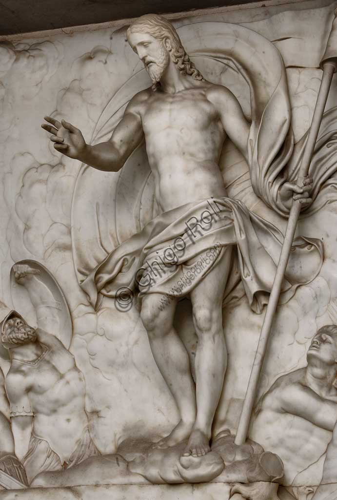 Chiesa di Santa Croce, Mausoleo di S. Pio V: un altorilievo in marmo bianco con Resurrezione e Pio V in preghiera. Su disegno di Giovanni Antonio Buzzi (1568-1571). Particolare del Cristo Risorto.