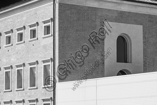  MEIS, National Museum of Italian Judaism and the Shoah in the town of Ferrara: detail of the façade and the surrounding wall flanked by a tree.The MEIS was realised in a building in via Piangipane which is part of the complex consisting of three blocks, enclosed by a double wall. The Museum is therefore the result of a work of conversion of the judicial prison in via Piangipane which was built between 1908 and 1912 based on a design by the engineers Bertotti and Facchini of the Civil Engineer Office. During the twenty years of fascism it became a place of detention for many anti-fascists. After the fall of the regime, on July 30,1943, 88 politic