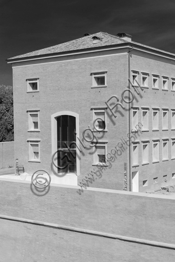  MEIS, National Museum of Italian Judaism and the Shoah in the town of Ferrara: detail of the façade and the surrounding wall flanked by a tree.The MEIS was realised in a building in via Piangipane which is part of the complex consisting of three blocks, enclosed by a double wall. The Museum is therefore the result of a work of conversion of the judicial prison in via Piangipane which was built between 1908 and 1912 based on a design by the engineers Bertotti and Facchini of the Civil Engineer Office. During the twenty years of fascism it became a place of detention for many anti-fascists. After the fall of the regime, on July 30,1943, 88 politic