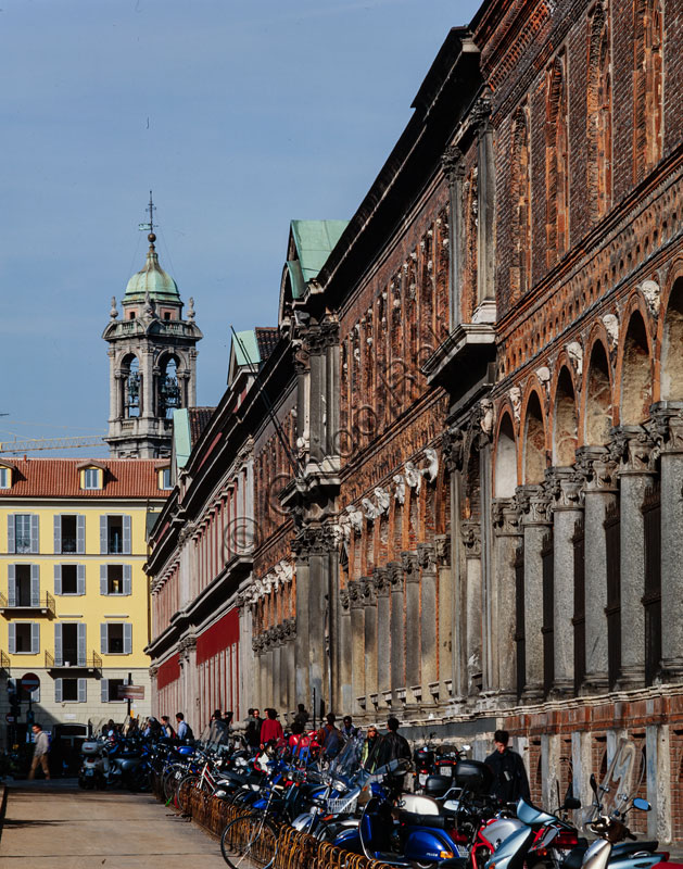  Ca' Granda, formerly Ospedale Maggiore: main entrance in Festa del Perdono street. Today it is the seat of the University of Studies of Milan. The Renaissance building was designed by Filarete. Detail of the facade, built in the 15th century, in terracotta, with round arches and rich decoration.