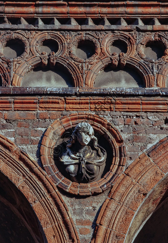  Ca' Granda, formerly Ospedale Maggiore: main courtyard. Today it is the seat of the University of Studies of Milan. The Renaissance building was designed by Filarete. Detail of the facade with a terracotta decoration (15th century).