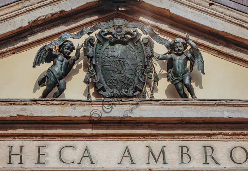 Veneranda Biblioteca Ambrosiana, fondata nel 1607, all'interno del Palazzo dell'Ambrosiana: particolare della facciata.
