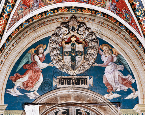 The Piccolomini Library, north west wall: detail of the left lunette with two angels bearing the arms of Pius III. In the Library, you can see the ten stories about Aeneas Sylvius Piccolomini, future Pope Pius II, (1503 - 1508), frescoes  by Bernardino di Betto, known as Pinturicchio.