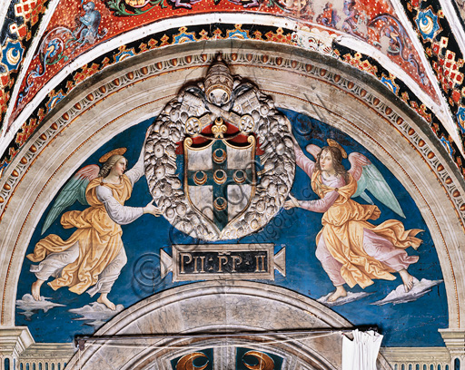 The Piccolomini Library, north west wall: detail of the right lunette with two angels bearing the arms of Pius II. In the Library, you can see the ten stories about Aeneas Sylvius Piccolomini, future Pope Pius II, (1503 - 1508), frescoes  by Bernardino di Betto, known as Pinturicchio.