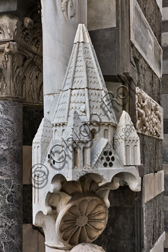 , Genoa, Duomo (St. Lawrence Cathedral),  the façade, corner between the west and the south side: "Saint with sundial known as the Knife Grinder (St. John the Evangelist?), about 1225.Detail of the top.