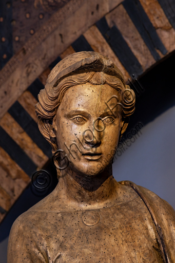  Orvieto, MODO (Museum of the Opera of the  Duomo of Orvieto): Annunciation, wooden sculpture from the choir of the Duomo, by Terzo Maestro d'Orvieto, wood statues with traces of polychromy, first twenty years of the fifteenth century. Detail of the archangel Gabriel.