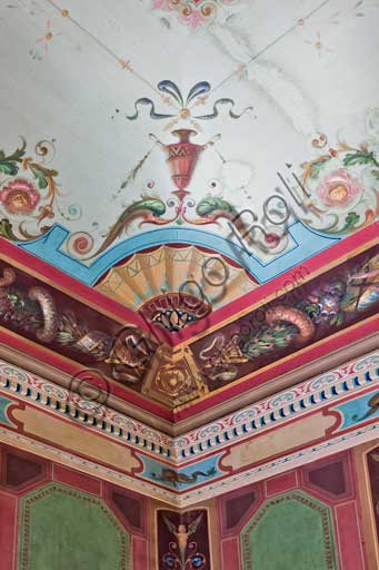 Palermo, Palazzo Reale o Palazzo dei Normanni, Appartamento Reale, Sala Gregorietti  (sala accanto a quella Pompeiana): dettaglio delle decorazioni. Tale stanza è sala lettura per i parlamentari.