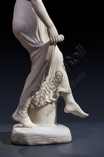 "Giovane danzatrice", ante 1845, di Bertel Thorvaldsen (1770 - 1844), marmo. Particolare delle gambe.