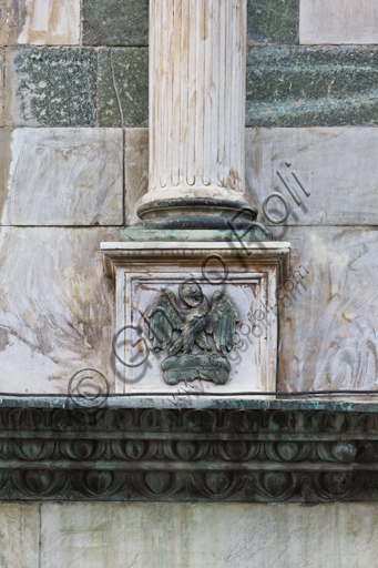 Florence, the Baptistery of St. John, exterior, the Northern façade in Carrara white marble and green Prato marble: detail of the emblem of the Arte of Calimala or the Guild of the Cloth Merchants, an eagle which on a "torsello", a bold of cloth.