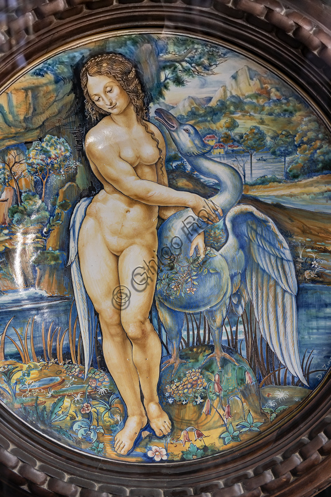 Deruta, Museo Regionale della Ceramica: piatto che rappresenta Leda e il Cigno. 