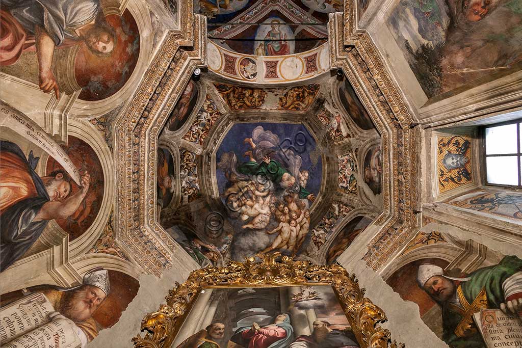Cortemaggiore, Chiesa della SS. Annunziata (parte del convento dei Francescani), Cappella della Concezione, cupola: "Dio Creatore tra Angeli", affreschi del Pordenone, (Giovanni Antonio de Sacchis),1529 circa.