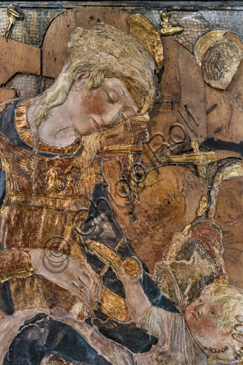 Donatello: "Madonna col Bambino e Angeli, detta anche Madonna dei Cordai", ante 1443, stucco policromo e colorato su anima di legno, con tessere in cuoio argentate, meccate e ricoperte di vetro.Particolare.