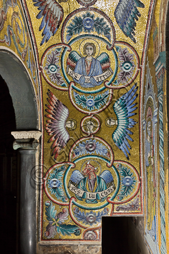 Firenze, Battistero di San Giovanni, i matronei, galleria est,  tribuna centrale (degli Evangelisti):  mosaici dell'ambiente del Maestro di San Gaggio e del Maestro di Santa Cecilia (circa 1300-1310). Particolare con due evangelisti:  S. Matteo e S. Luca (simboleggiato dal Toro).