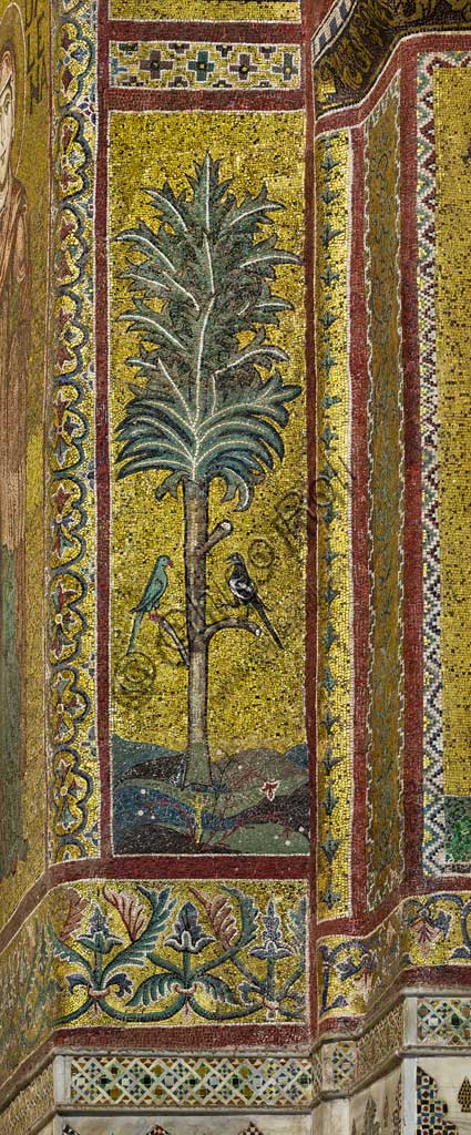  Monreale Cathedral, apse: decoration frieze representing a palm tree and two birds (a magpie and a parrot), byzantine school mosaic with a golden background. The mosaics of the Cathedral were made between the twelfth and mid-thirteenth century by partly local and partly Venetian workers, trained at the Byzantine school.