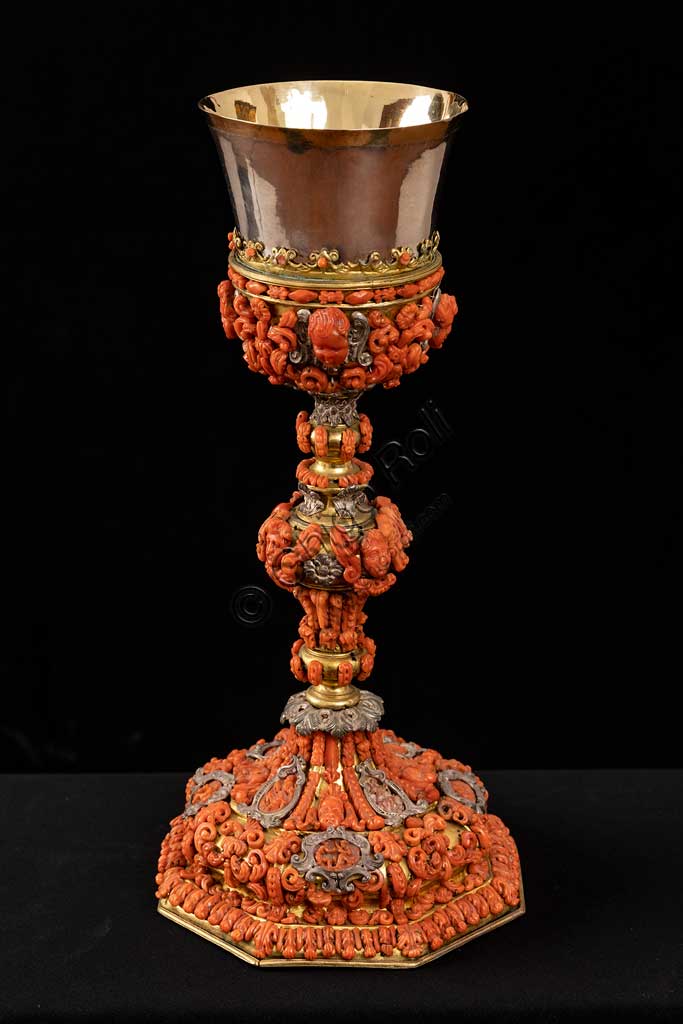  Monreale Cathedral, Diocesan Museum: chalice in coral, silver filigree and gilded copper, manufactured by the Trapani silversmith Francesco Iacono in the 18th century.