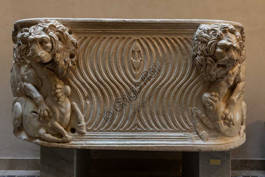  Monreale Cathedral, Diocesan Museum: Roman sarcophagus (III century), probably used as the first tomb of King William II. The scene represents a lion killing a donkey.