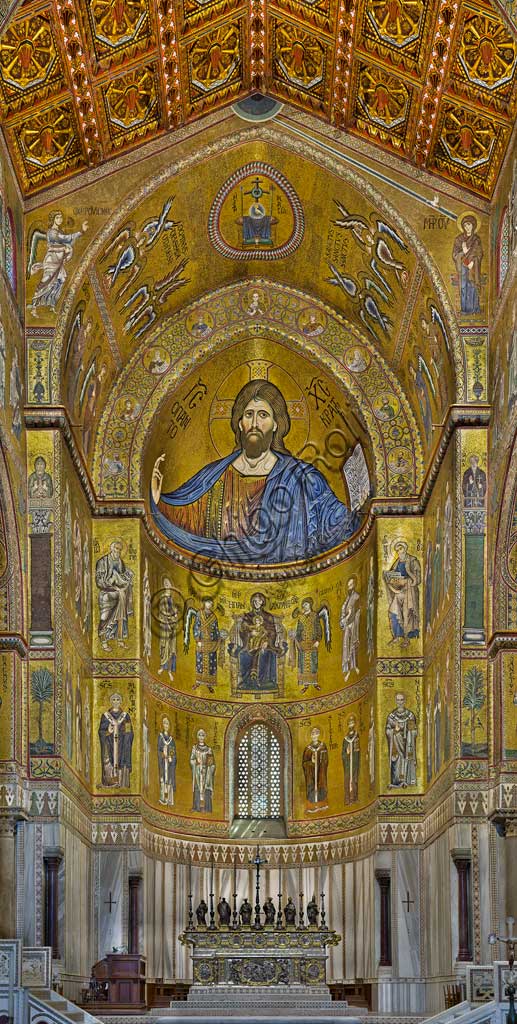 Duomo di Monreale: veduta dell' abside con i mosaici bizantini eseguiti tra il XII e la metà del XIII secolo da maestranze in parte locali e in parte veneziane, tra cui il celebre Cristo Pantocratore; in basso l'altare d'argento opera del 1771, eseguita dall'argentiere romano Luigi Valadier su commissione dell'arcivescovo Francesco Testa. Le sei statue in argento dorato rappresentano Santa Rosalia, San Benedetto, San Paolo, San Pietro, San Castrense, San Luigi IX.