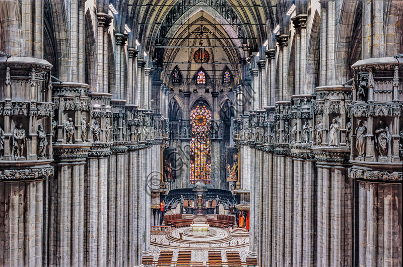 Duomo: veduta della navata centrale.