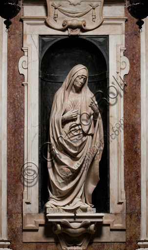 Genova, Duomo (Cattedrale di S. Lorenzo),  Cappella di San Giovanni,  parete ovest: "Elisabetta, Madre del Battista", di Matteo Civitali, 1495-1501, statua in marmo entro nicchia.