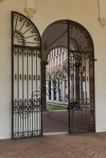 Ferrara, Palazzo Costabili o Palazzo di Ludovico il Moro (today it si the seat of the National Archeological Museum of Spina): entrance to the courtyard.