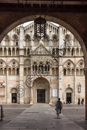 Ferrara, piazza della Cattedrale (the Cathedral Square): view of the Cathedral, dedicated to St. George and inaugurated in 1135, from the Vòlto del Cavallo (Passage of the Horse).