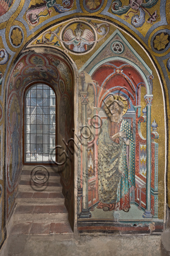 Florence, the Baptistery of St. John, the matronea,  East gallery, first matroneum (of the Angels hierarchies): mosaics by the school of the Master of San Gaggio and of the Master of St. Cecilia (about 1300 - 1310). Detail representing an angel.