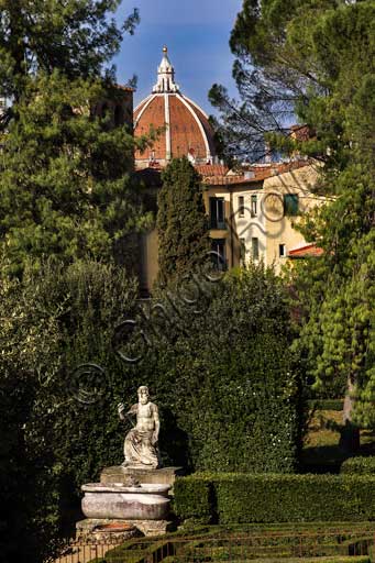   Florence, Boboli Gardens, Orto di Giove: statue of sitting Jupiter, by Baccio Bandinelli (1556). In the background, the dome of Santa Maria del Fiore Cathedral.