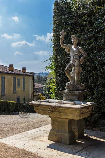 Firenze, Giardini di Boboli: particolare con statua.