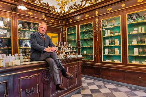   Florence, Officina Profumo - Farmaceutica di Santa Maria Novella: the holder Eugenio Alphandery.