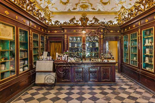   Florence, Officina Profumo - Farmaceutica di Santa Maria Novella: the XVII century shop selling spices, perfumes and drugs.