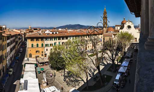 Firenze, piazza Santo Spirito: veduta panoramica dalla loggia cinquecentesca di Palazzo Guadagni.