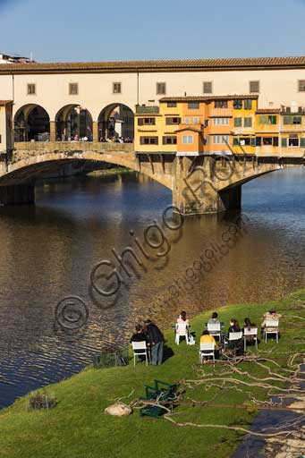 Firenze: Ponte Vecchio e il fiume Arno.