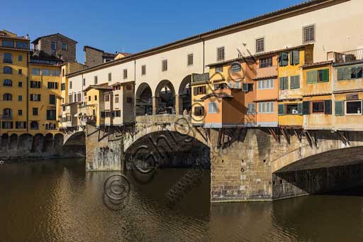 Firenze: Ponte Vecchio e il fiume Arno.