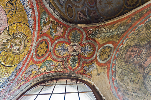 Florence, the Baptistery of St. John, the matronea,  East gallery, first matroneum (of the Angels hierarchies): mosaics by the school of the Master of San Gaggio and of the Master of St. Cecilia (about 1300 - 1310). Detail with leaves.