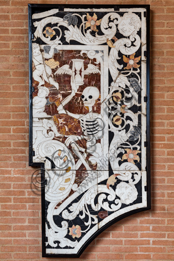 Fontanellato, Labirinto della Masone, Collezione di Franco Maria Ricci: commesso di pietre dure raffigurante la Morte.
